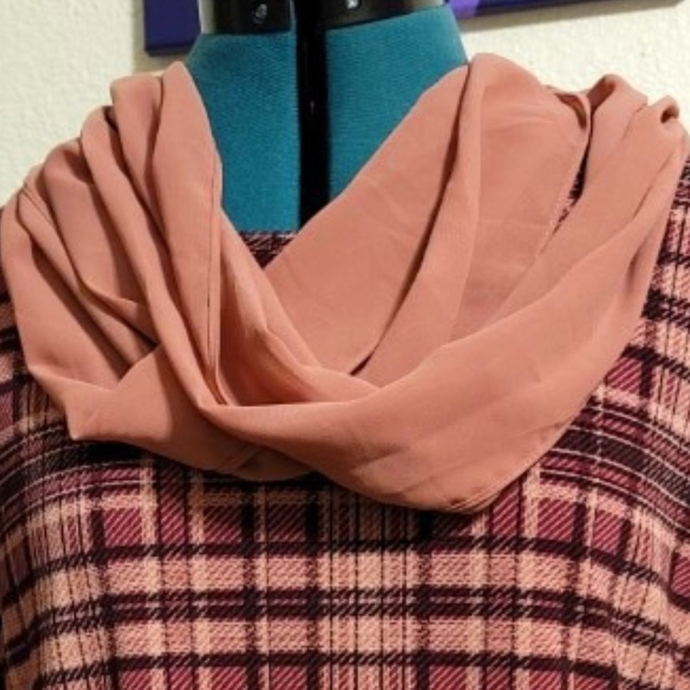 Elle plaid women's XL top and scarf, 2 pc. set. maroon/pink. - Picture 7 of 7
